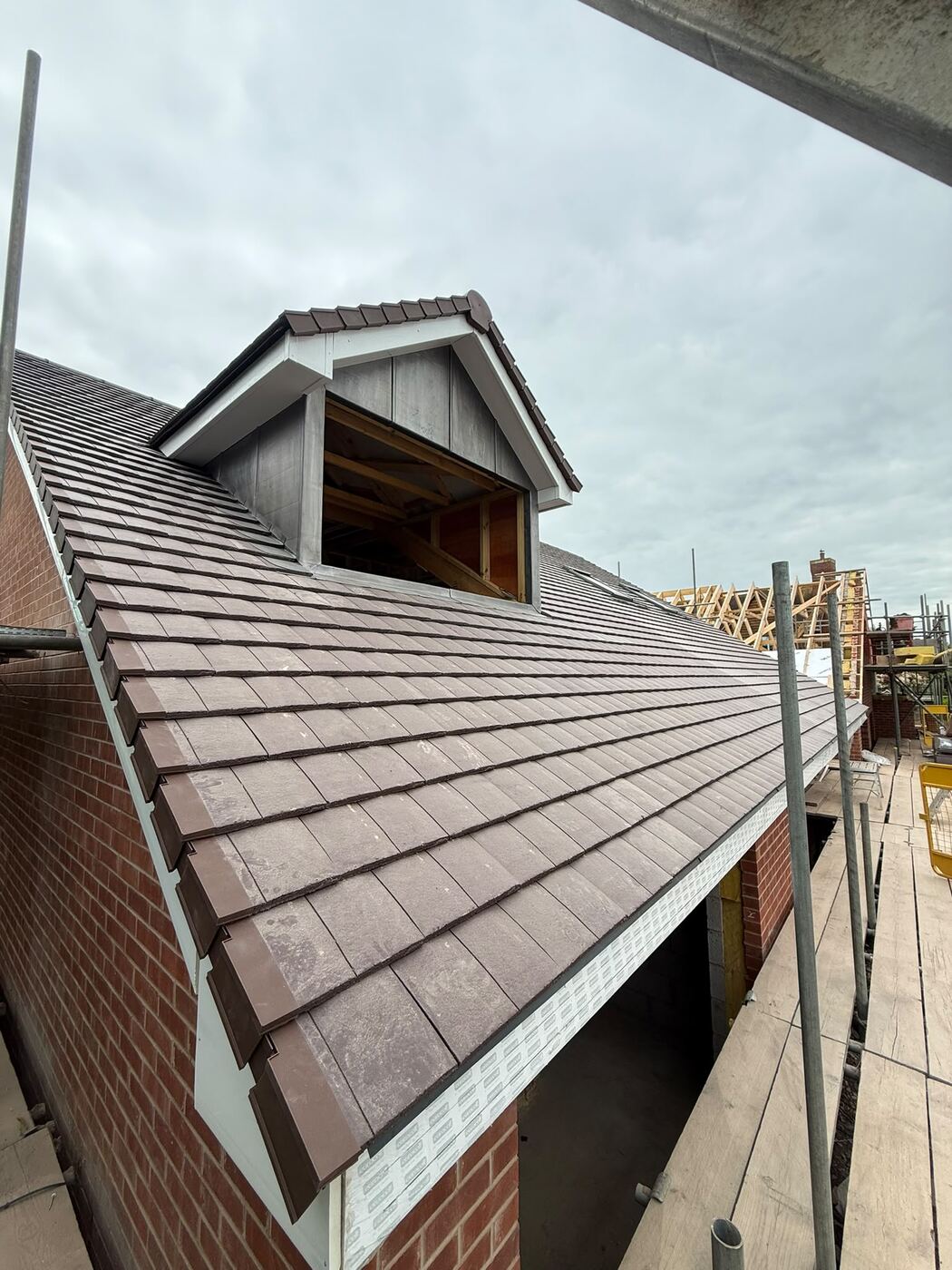 New build roof in concrete interlocking tiles, Welford-on-Avon